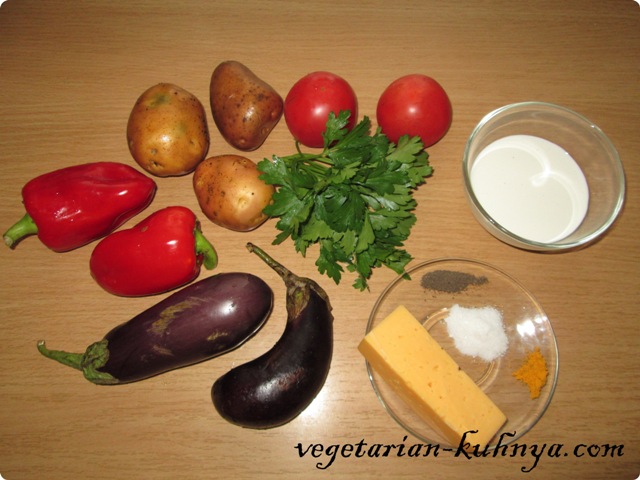 Ингредиенты для картофеля запеченного с баклажанами